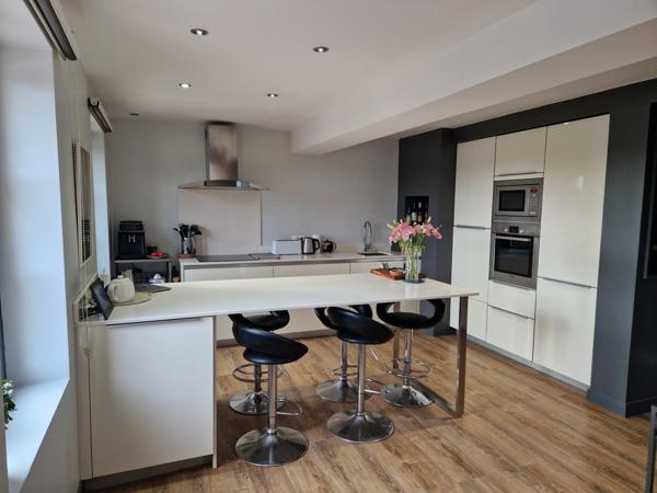 Pujaudran (32600) Propriété de village magnifiquement rénovée, avec cour, piscine, garage et appartement