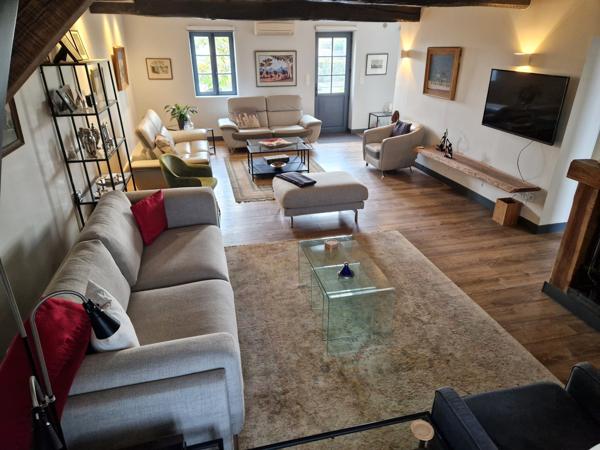 Pujaudran (32600) Propriété de village magnifiquement rénovée, avec cour, piscine, garage et appartement