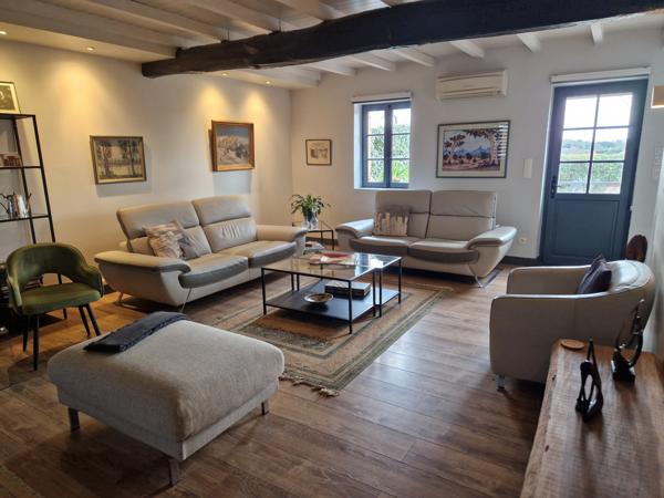 Pujaudran (32600) Propriété de village magnifiquement rénovée, avec cour, piscine, garage et appartement