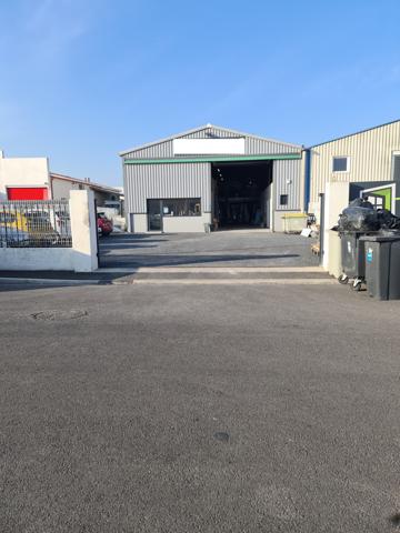 Perpignan (66000) Local 340m² + bureau 50m² St Esteve