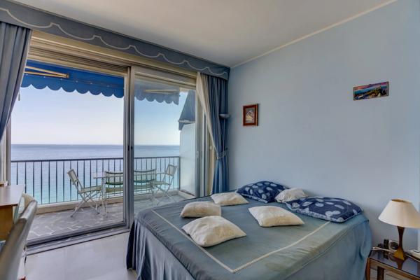 Avant-dernier étage avec terrasse face à la mer