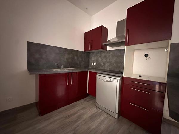 Location                                                      Appartement
                        
                     2 pièces                      45 m2                     à Montpellier