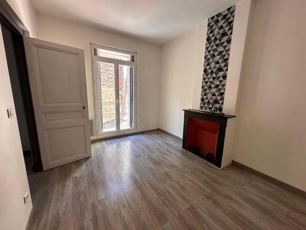 Location                                                      Appartement
                        
                     2 pièces                      45 m2                     à Montpellier