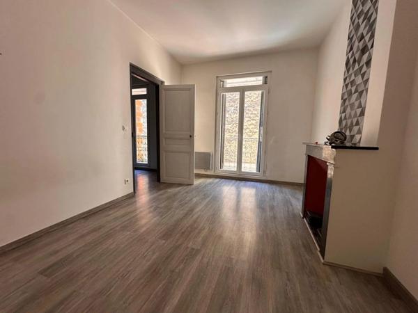 Location                                                      Appartement
                        
                     2 pièces                      45 m2                     à Montpellier