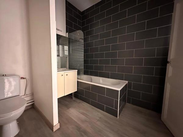 Location                                                      Appartement
                        
                     2 pièces                      45 m2                     à Montpellier