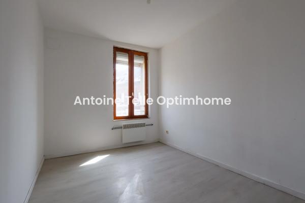 Le Cateau 59360 - Opportunité d'investissement - Maison de deux chambres avec cour intérieure