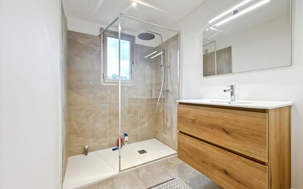 Appartement à vendre    4 pièces • 78 m2 Fréjus