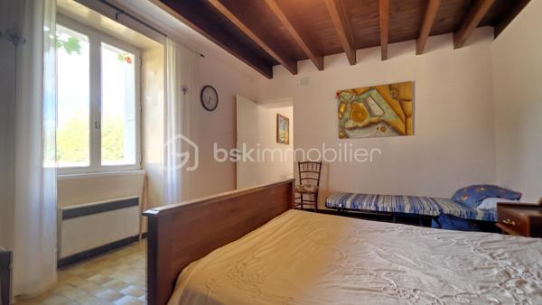 Très grande maison ancienne pleine de charme totalisant 190 m² habitables environ sur deux niveaux. Au rez de chaussée vous bénéficiez d'un espace nuit composé de deux chambres, une salle d'eau et wc indépendants que vous pouvez transformer en gite indépendant. L'accueil se présente par une très belle pièce à vivre  dotée d'une superbe cheminée ouverte et communiquante sur l'espace séjour et cuisine. Du salon on accède à la cuisine et à la buanderie d'un côté, et de l'autre côté à la terrasse plein sud, et à une autre chambre utilisée comme bureau orientée sud également. Puis l'escalier vous mène au second espace nuit composé de trois chambres, une pièce dressing et une salle d'eau. De l'extérieur et la terrasse vous pourrez profiter de la grande et belle nature avec vue sur des espaces dégagés, des arbres, du calme,  et vous rafraîchir dans la piscine chauffée par pompe à chaleur, entourée d'un très grand espace communiquant au séjoour cuisine et à un espace de stockage et rangements.
Pour tout renseignement complémentaire ou pour organiser une visite, contactez Dominique Ortion.
Tout candidat acquéreur est informé de son droit de se faire accompagner, lors de la visite, par un professionnel du bâtiment de son choix.
Il est demandé de signaler préalablement la présence de cet intervenant afin de permettre l’organisation de la visite dans des conditions adaptées.
