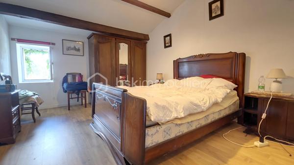 Très grande maison ancienne pleine de charme totalisant 190 m² habitables environ sur deux niveaux. Au rez de chaussée vous bénéficiez d'un espace nuit composé de deux chambres, une salle d'eau et wc indépendants que vous pouvez transformer en gite indépendant. L'accueil se présente par une très belle pièce à vivre  dotée d'une superbe cheminée ouverte et communiquante sur l'espace séjour et cuisine. Du salon on accède à la cuisine et à la buanderie d'un côté, et de l'autre côté à la terrasse plein sud, et à une autre chambre utilisée comme bureau orientée sud également. Puis l'escalier vous mène au second espace nuit composé de trois chambres, une pièce dressing et une salle d'eau. De l'extérieur et la terrasse vous pourrez profiter de la grande et belle nature avec vue sur des espaces dégagés, des arbres, du calme,  et vous rafraîchir dans la piscine chauffée par pompe à chaleur, entourée d'un très grand espace communiquant au séjoour cuisine et à un espace de stockage et rangements.
Pour tout renseignement complémentaire ou pour organiser une visite, contactez Dominique Ortion.
Tout candidat acquéreur est informé de son droit de se faire accompagner, lors de la visite, par un professionnel du bâtiment de son choix.
Il est demandé de signaler préalablement la présence de cet intervenant afin de permettre l’organisation de la visite dans des conditions adaptées.