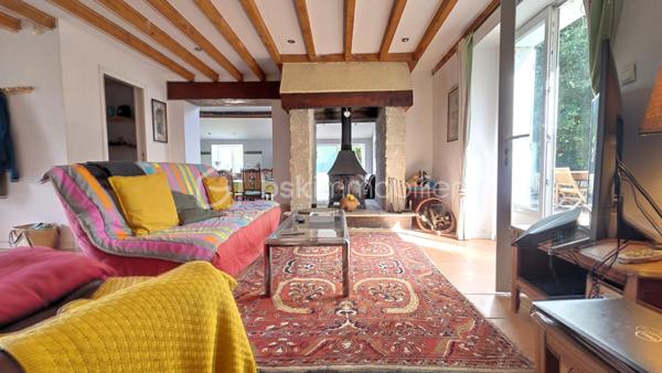 Très grande maison ancienne pleine de charme totalisant 190 m² habitables environ sur deux niveaux. Au rez de chaussée vous bénéficiez d'un espace nuit composé de deux chambres, une salle d'eau et wc indépendants que vous pouvez transformer en gite indépendant. L'accueil se présente par une très belle pièce à vivre  dotée d'une superbe cheminée ouverte et communiquante sur l'espace séjour et cuisine. Du salon on accède à la cuisine et à la buanderie d'un côté, et de l'autre côté à la terrasse plein sud, et à une autre chambre utilisée comme bureau orientée sud également. Puis l'escalier vous mène au second espace nuit composé de trois chambres, une pièce dressing et une salle d'eau. De l'extérieur et la terrasse vous pourrez profiter de la grande et belle nature avec vue sur des espaces dégagés, des arbres, du calme,  et vous rafraîchir dans la piscine chauffée par pompe à chaleur, entourée d'un très grand espace communiquant au séjoour cuisine et à un espace de stockage et rangements.
Pour tout renseignement complémentaire ou pour organiser une visite, contactez Dominique Ortion.
Tout candidat acquéreur est informé de son droit de se faire accompagner, lors de la visite, par un professionnel du bâtiment de son choix.
Il est demandé de signaler préalablement la présence de cet intervenant afin de permettre l’organisation de la visite dans des conditions adaptées.