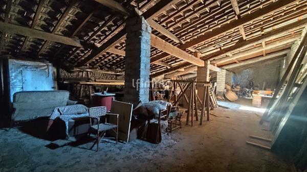 anciennes écuries de 200 m² au sol sur deux niveaux