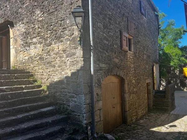Vente                                                      Maison de village
                        
                     3 pièces                      80 m2                     à La Couvertoirade
