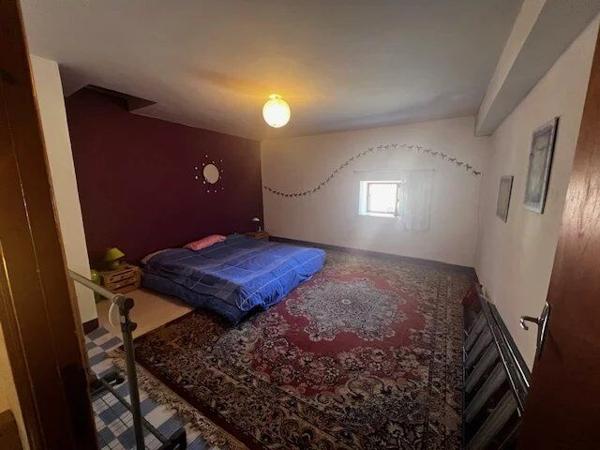 Vente                                                      Maison de village
                        
                     3 pièces                      80 m2                     à La Couvertoirade