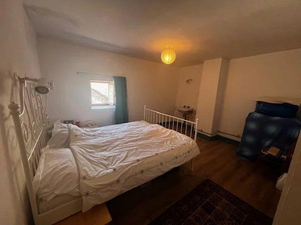 Vente                                                      Maison de village
                        
                     3 pièces                      80 m2                     à La Couvertoirade