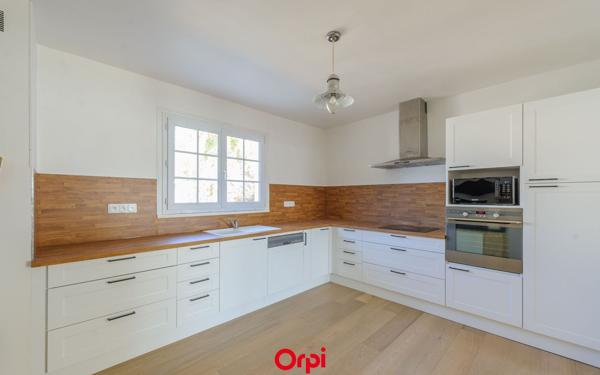 Maison à vendre    9 pièces •  Salles-sur-Mer