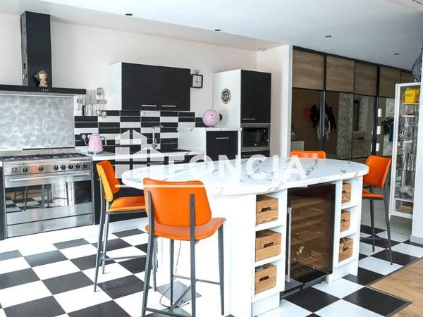 À vendre Maison 6 pièces 115 m² - La Londe-les-maures 83250