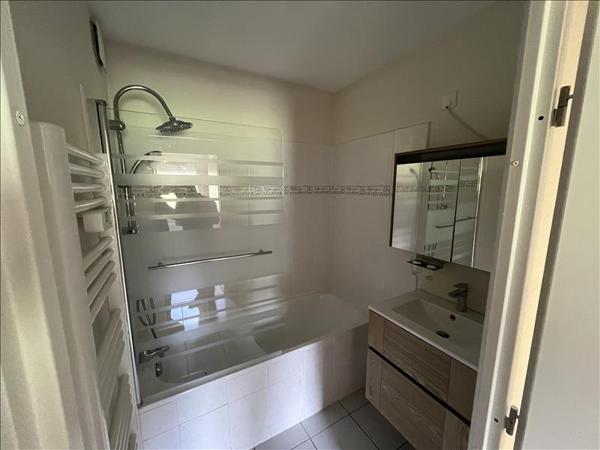 Appartement à louer 600 € CC MIRAMBEAU 3 p 55 m² DPE C