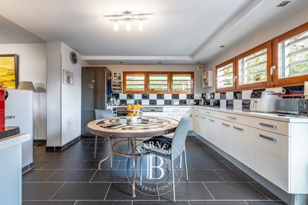 Annecy-le-Vieux, Maison 5 Chambres -  235 m² à vendre