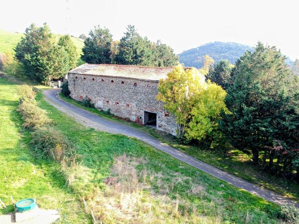 Corps de ferme en pierre de 200 m² à rénover sur La Fouillouse 42480