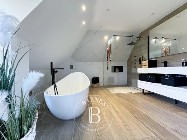 Chambéry, Chaumière 5 Chambres -  300 m² à vendre