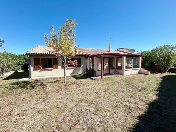 Maison 4 pièce(s), plus bureau, véranda et garage sur 603 m² de terrain, hors couloir aérien