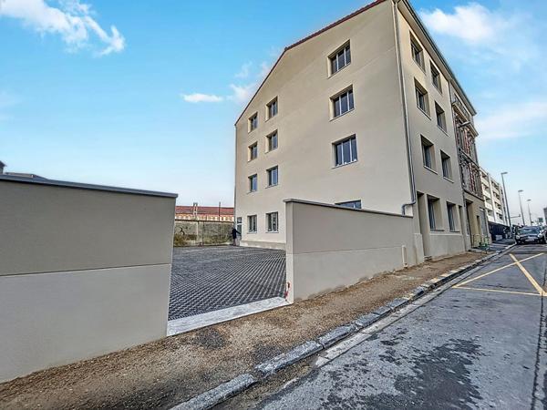 A REIMS - PLATEAU A ANENAGER PROCHE DE LA GARE