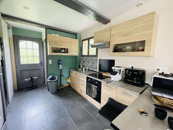 Maison entièrement rénovée. 110 m2. 4 chambres.3700m² de terrain