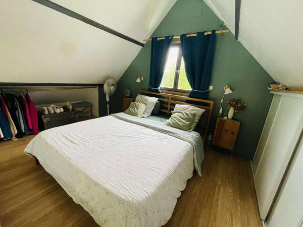 Maison entièrement rénovée. 110 m2. 4 chambres.3700m² de terrain