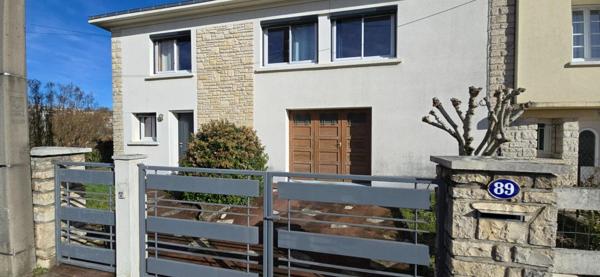 Maison de ville de type 6, jardin et garage privatif sur un terrain de 450 m²
