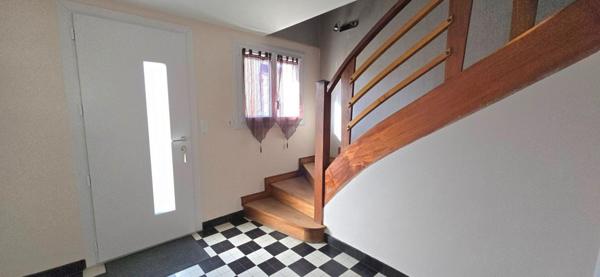 Maison de ville de type 6, jardin et garage privatif sur un terrain de 450 m²