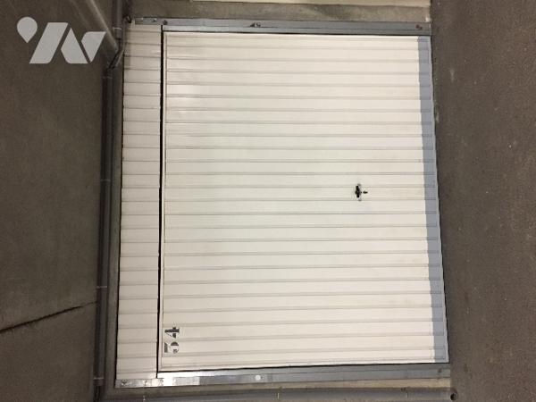 Saint-Etienne rue Tréfilerie très bel F4 91 m2 grande terrasse 2 GARAGES très bon état prix 185 000€