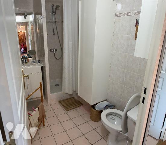 Saint-Etienne rue Tréfilerie très bel F4 91 m2 grande terrasse 2 GARAGES très bon état prix 185 000€