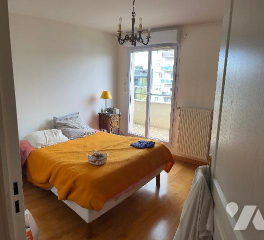 Saint-Etienne rue Tréfilerie très bel F4 91 m2 grande terrasse 2 GARAGES très bon état prix 185 000€