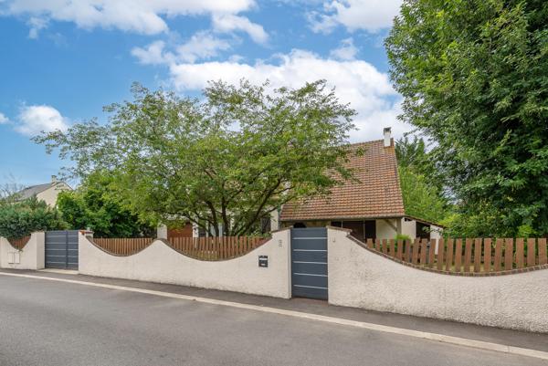 Maison
         6 pièces
        - 187 m² 569 000 € *
