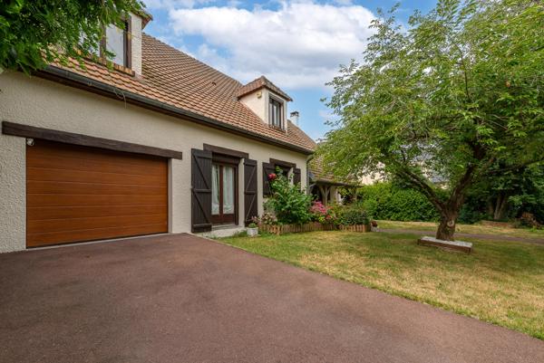Maison
         6 pièces
        - 187 m² 569 000 € *