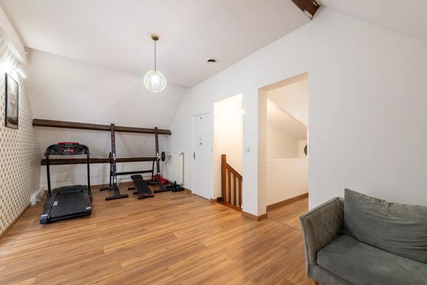 Maison
         6 pièces
        - 187 m² 569 000 € *