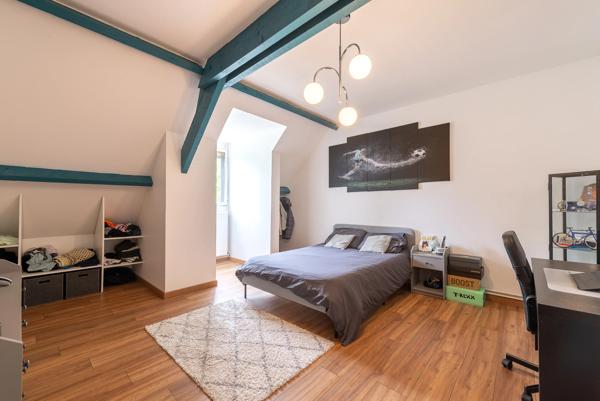 Maison
         6 pièces
        - 187 m² 569 000 € *