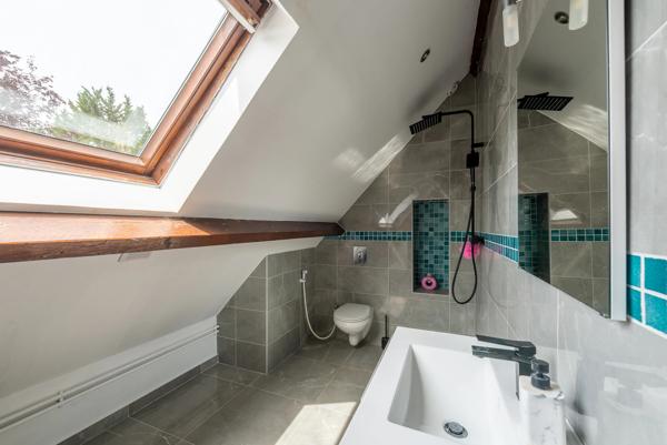 Maison
         6 pièces
        - 187 m² 569 000 € *