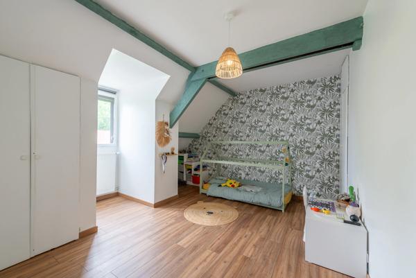 Maison
         6 pièces
        - 187 m² 569 000 € *