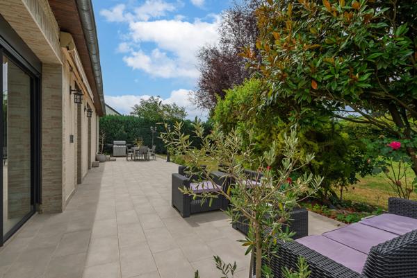 Maison
         6 pièces
        - 187 m² 569 000 € *
