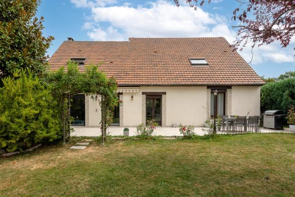 Maison
         6 pièces
        - 187 m² 569 000 € *