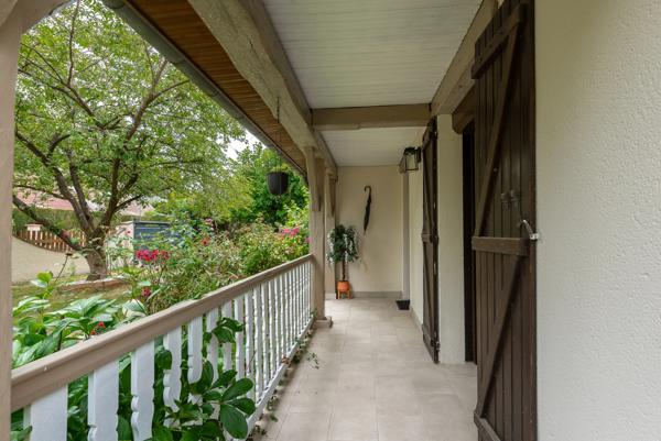Maison
         6 pièces
        - 187 m² 569 000 € *