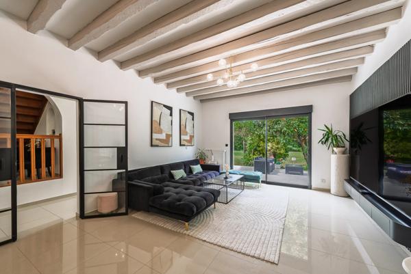 Maison
         6 pièces
        - 187 m² 569 000 € *