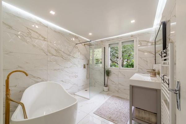 Maison
         6 pièces
        - 187 m² 569 000 € *