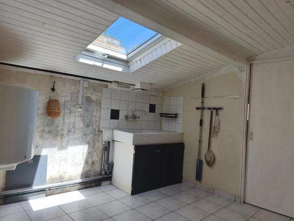 MAISON - 1 CHAMBRE - GARAGE - HANGAR - JARDIN