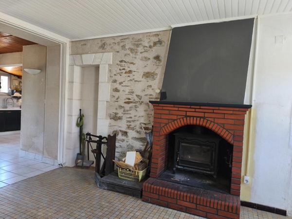 MAISON - 1 CHAMBRE - GARAGE - HANGAR - JARDIN