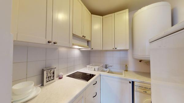 Grand studio meublé avec parking