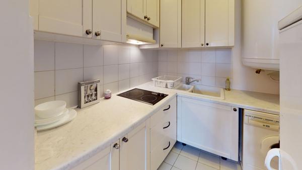 Grand studio meublé avec parking