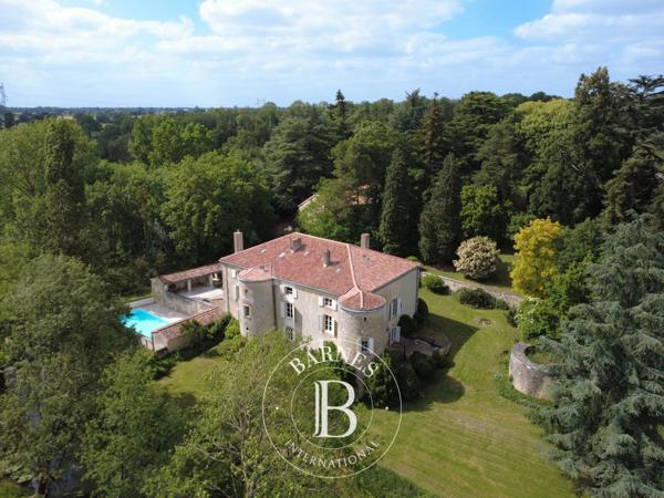 Poitiers, Château 8 Chambres -  1 000 m² à vendre