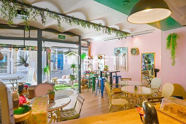 COFFEE SHOP IDEALEMENT PLACE A PROXIMITE DE LA PLAGE